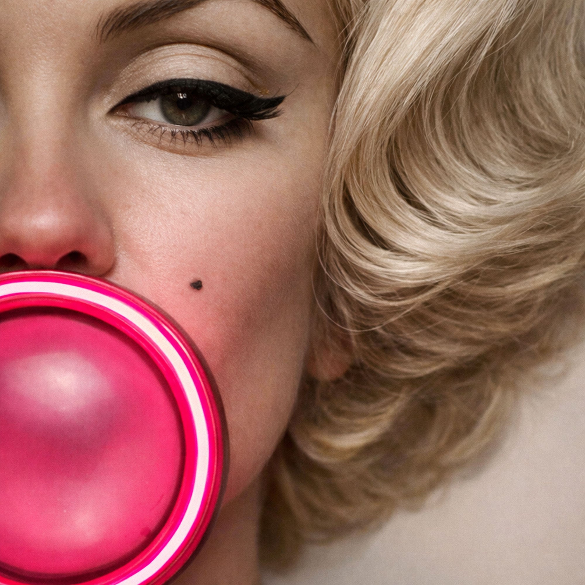 Marilyn Pop Art – Neon Bubblegum & Halo Wall Decor