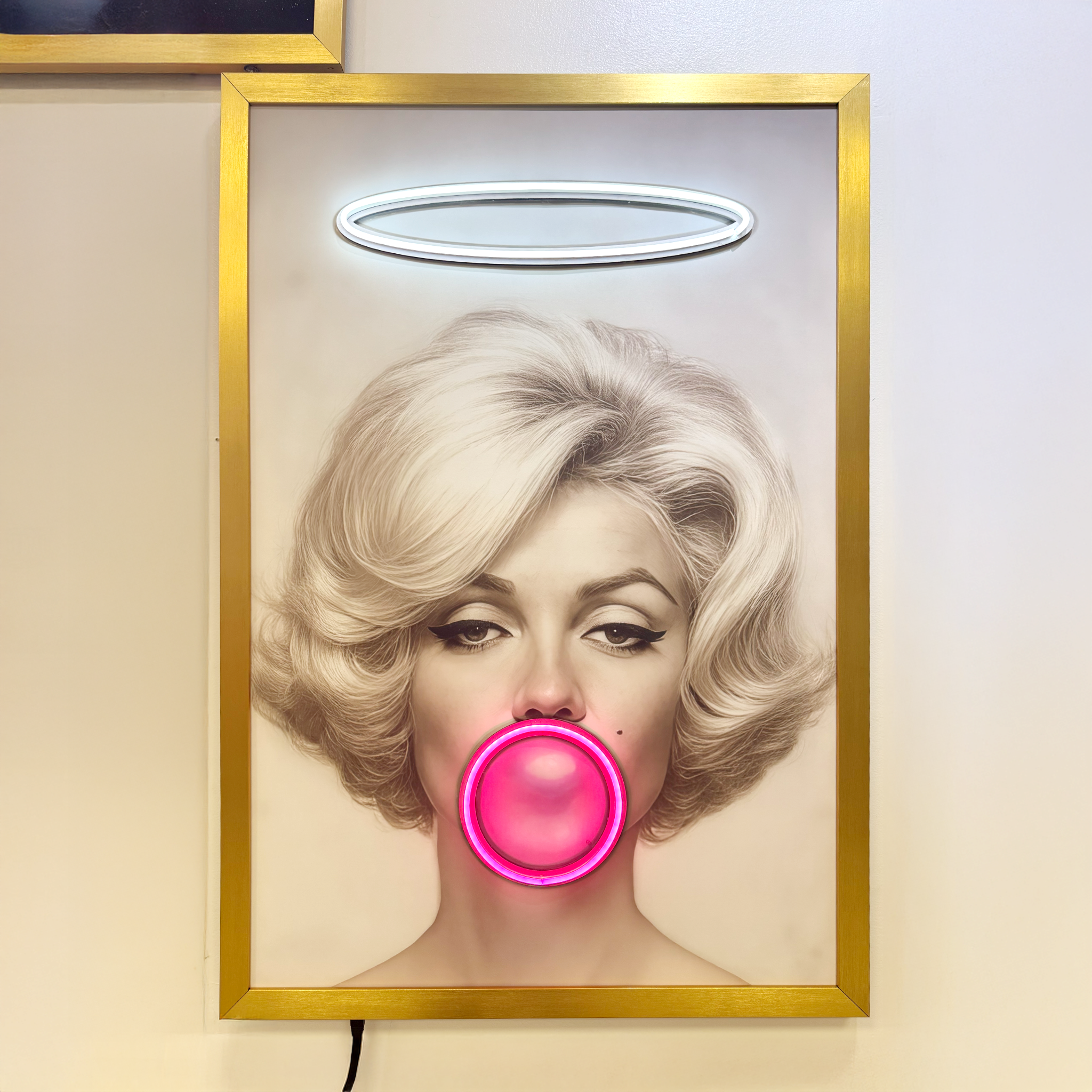 Marilyn Pop Art – Neon Bubblegum & Halo Wall Decor